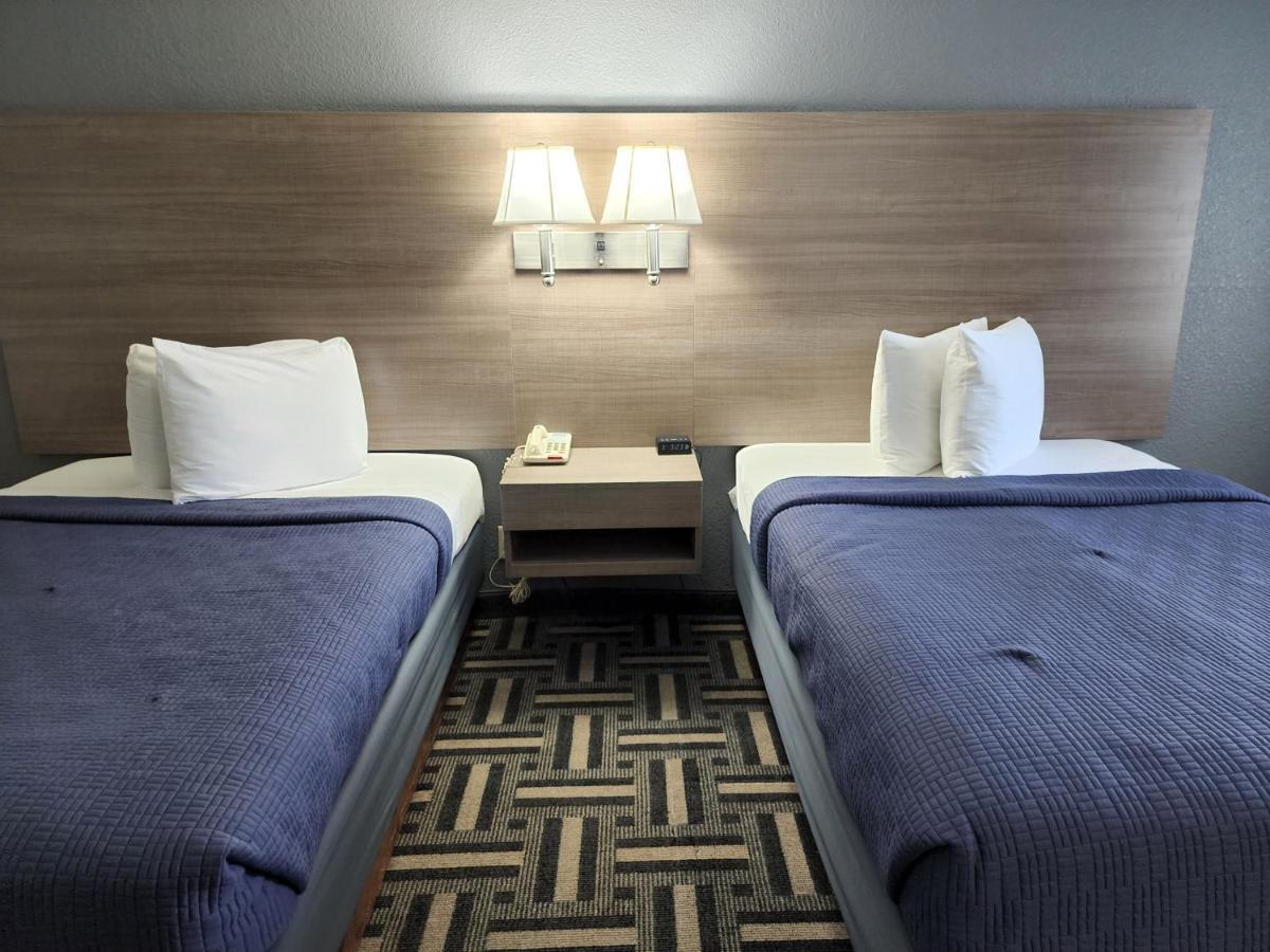 Drakes Creek Inn - Formerly The Relax Inn Hendersonville Extérieur photo