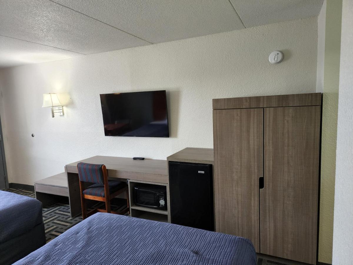 Drakes Creek Inn - Formerly The Relax Inn Hendersonville Extérieur photo