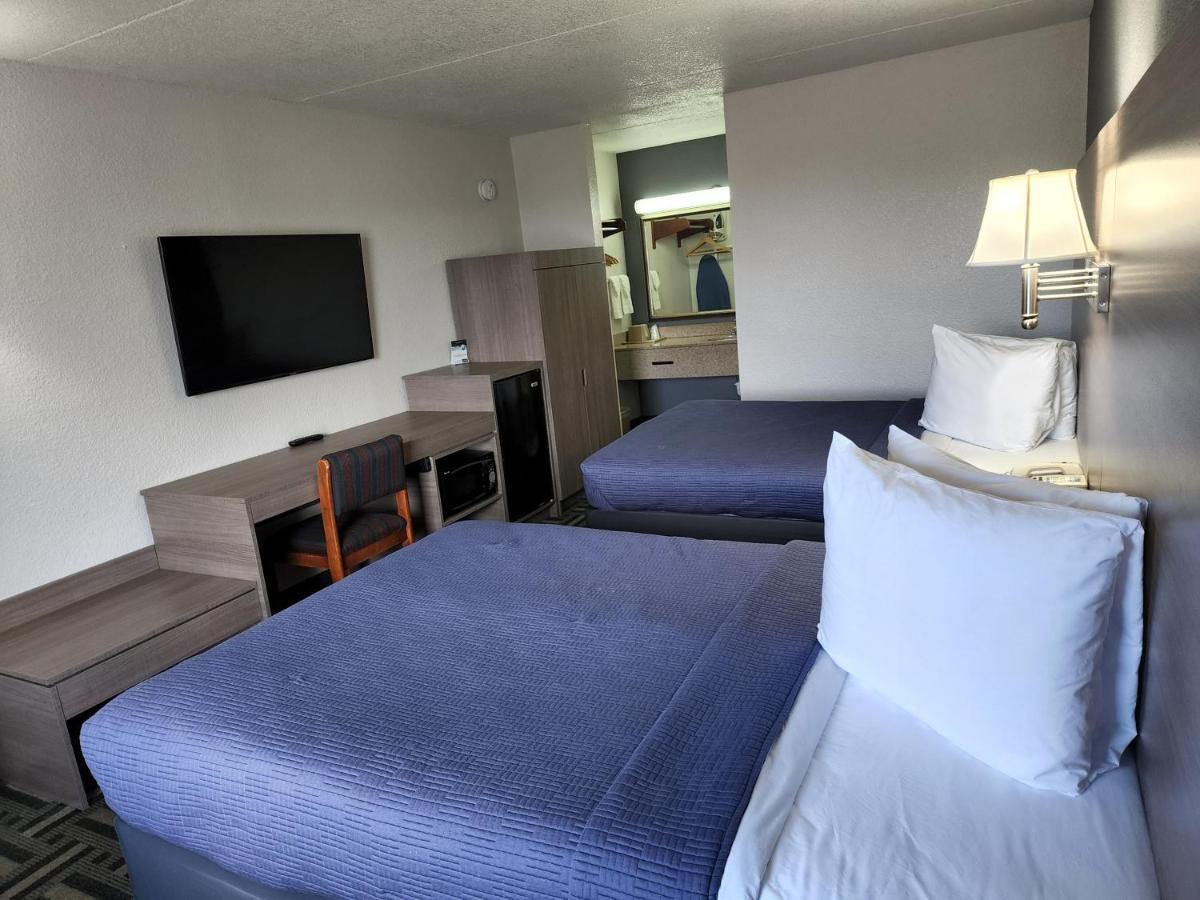 Drakes Creek Inn - Formerly The Relax Inn Hendersonville Extérieur photo