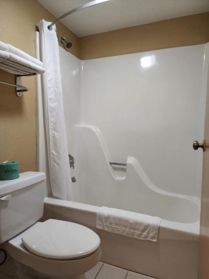 Drakes Creek Inn - Formerly The Relax Inn Hendersonville Extérieur photo