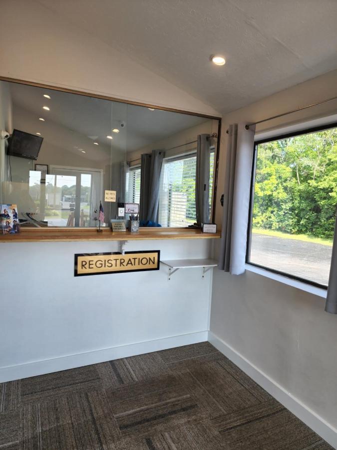 Drakes Creek Inn - Formerly The Relax Inn Hendersonville Extérieur photo