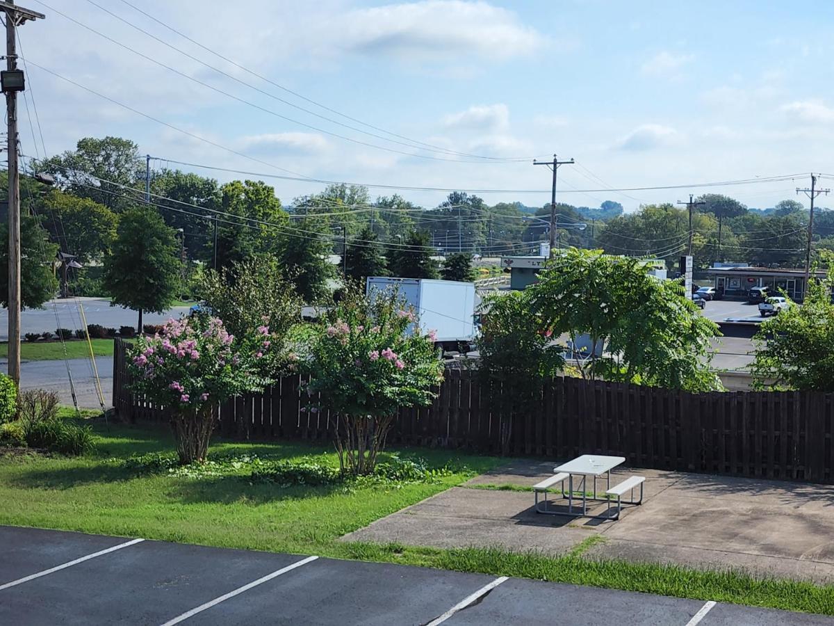 Drakes Creek Inn - Formerly The Relax Inn Hendersonville Extérieur photo
