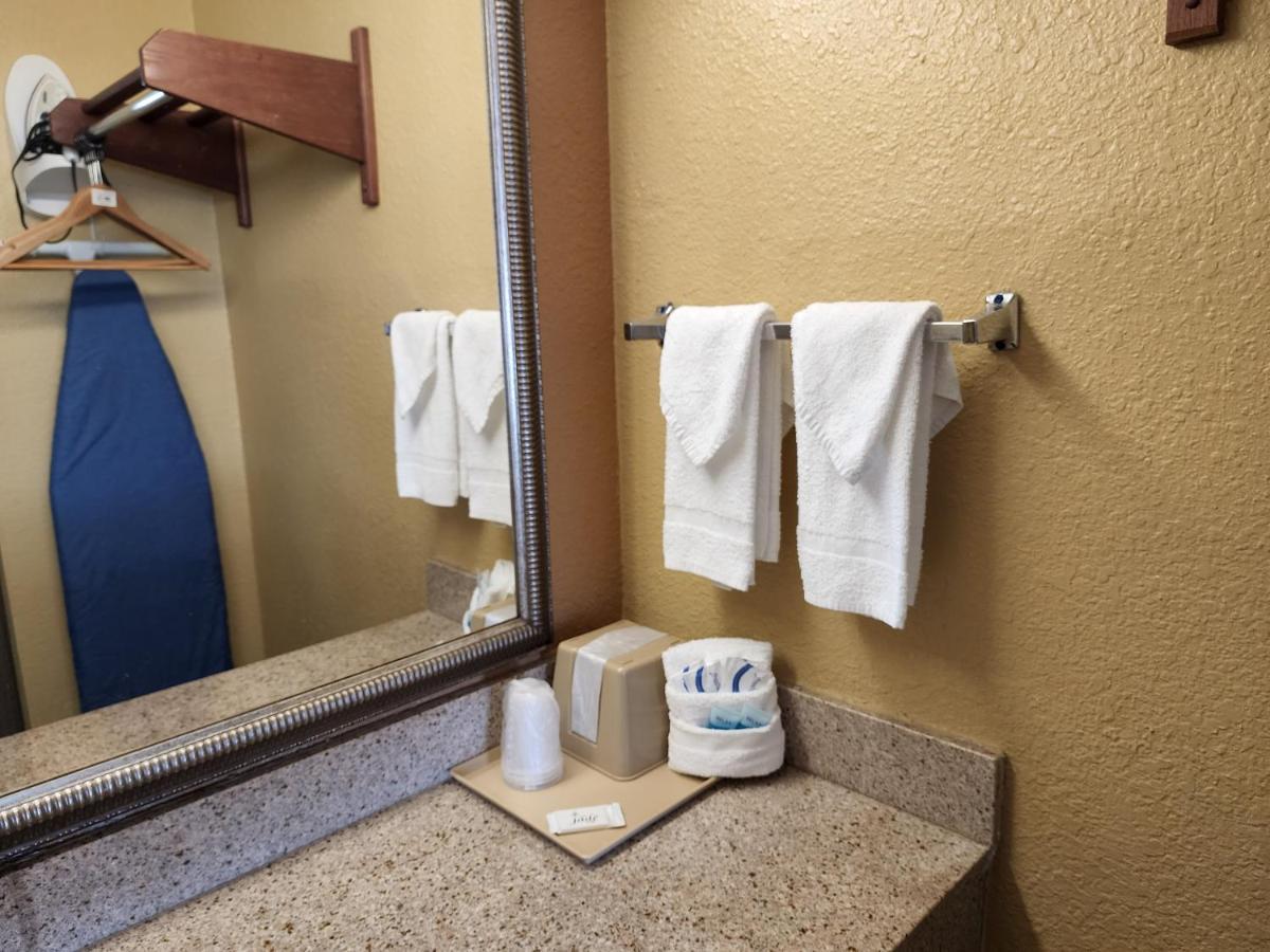 Drakes Creek Inn - Formerly The Relax Inn Hendersonville Extérieur photo
