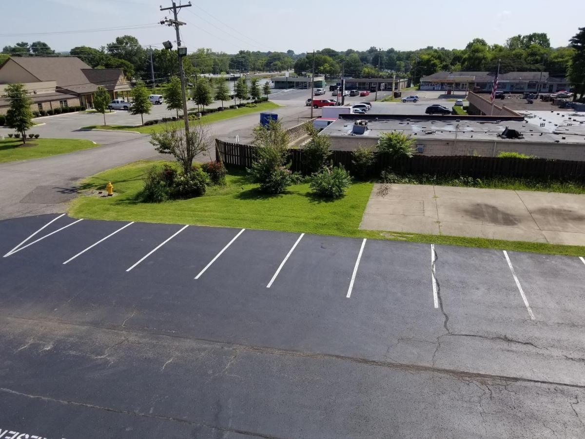 Drakes Creek Inn - Formerly The Relax Inn Hendersonville Extérieur photo