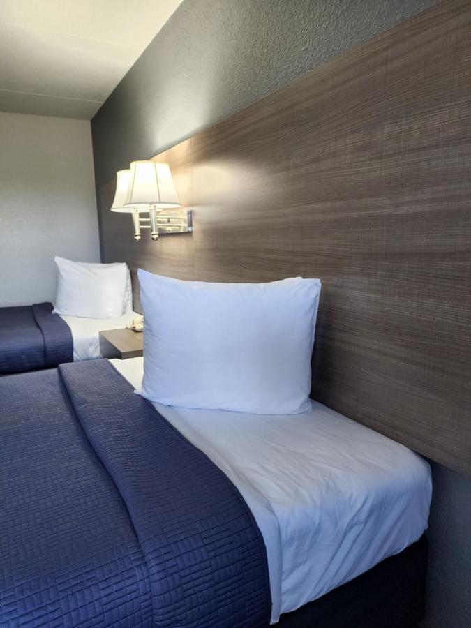 Drakes Creek Inn - Formerly The Relax Inn Hendersonville Extérieur photo