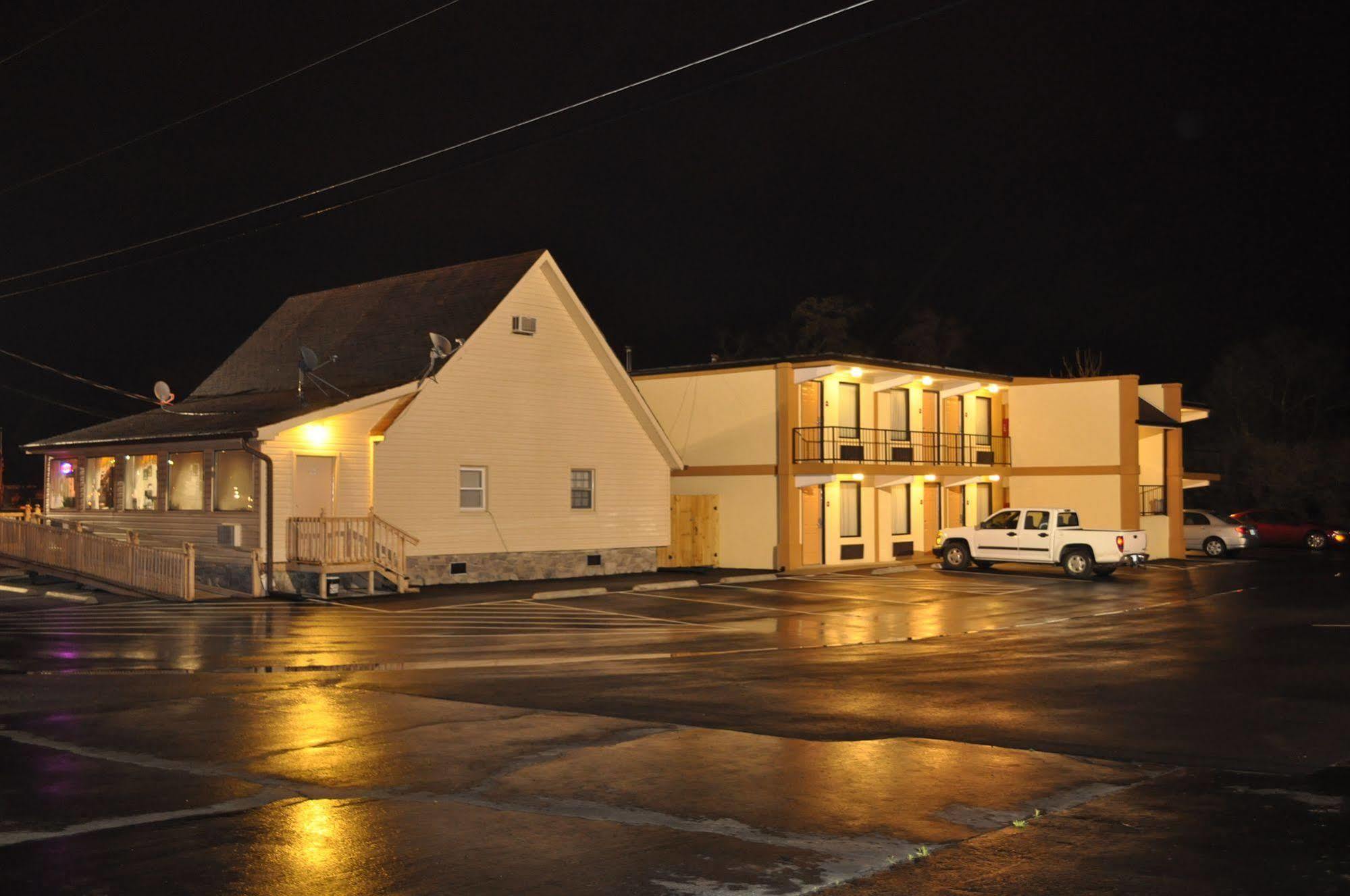Drakes Creek Inn - Formerly The Relax Inn Hendersonville Extérieur photo